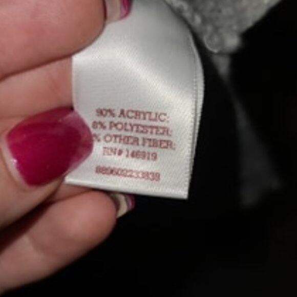 Juniors SO Gorgeous Sparkly Silver V-Neck Sweater Size  is Junior's Large - Picture 5 of 6